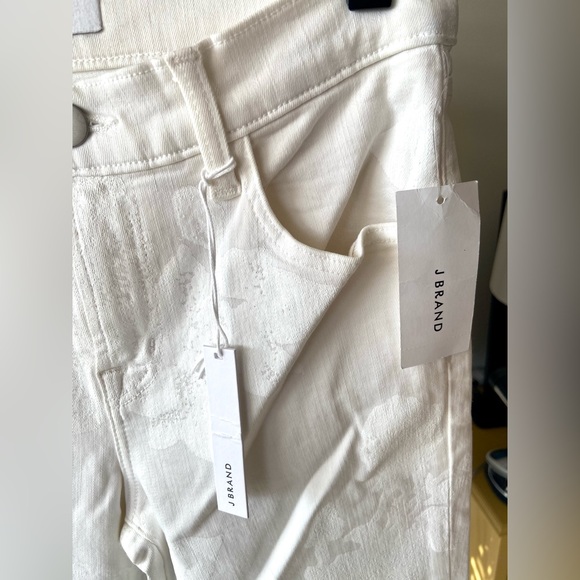 26 🔖 J BRAND Photo Ready Mid-Rise Crop Capri Jeans White Floral 8351563 $278 - Picture 6 of 12